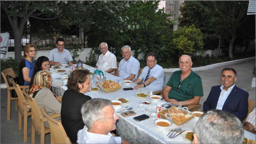 BAŞKAN KAMİL SAKA İFTARI HUZUREVİ&rsquo;NDE YAŞLILARLA BİRLİKTE YAPTI