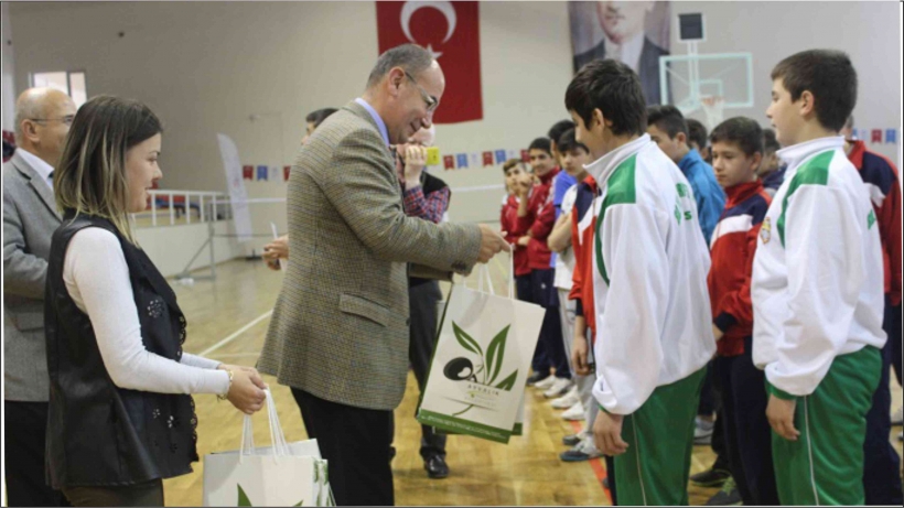 BADMİNTON YILDIZLAR GRUP YARIŞMALARI AYVALIK'TA BAŞLADI