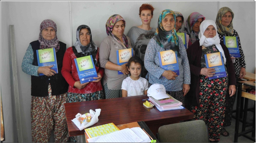 KADINLAR OKUMA YAZMA &Ouml;ĞRENİYOR