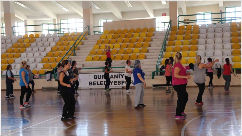 &Uuml;CRETSİZ SPOR KURSLARI DEVAM EDİYOR